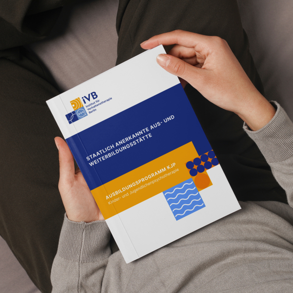 IVB Redesign Booklet auf Schoß