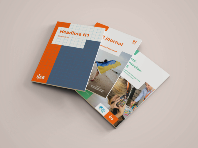 Magazindesign für IJAB mit verschiedenen Titelvarianten und klarer Layoutstruktur im Editorial Design