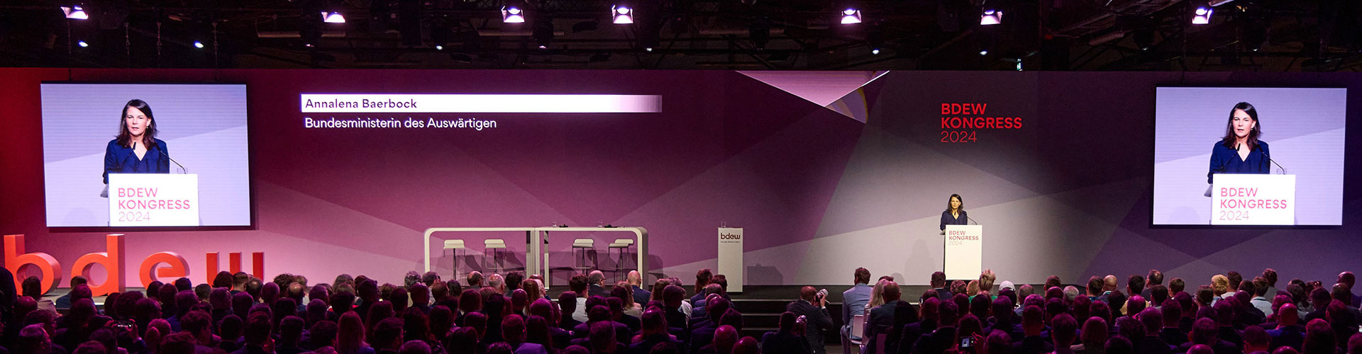 Bühne des BDEW Kongress 2025, Design Simpelplus Agentur für Event Design